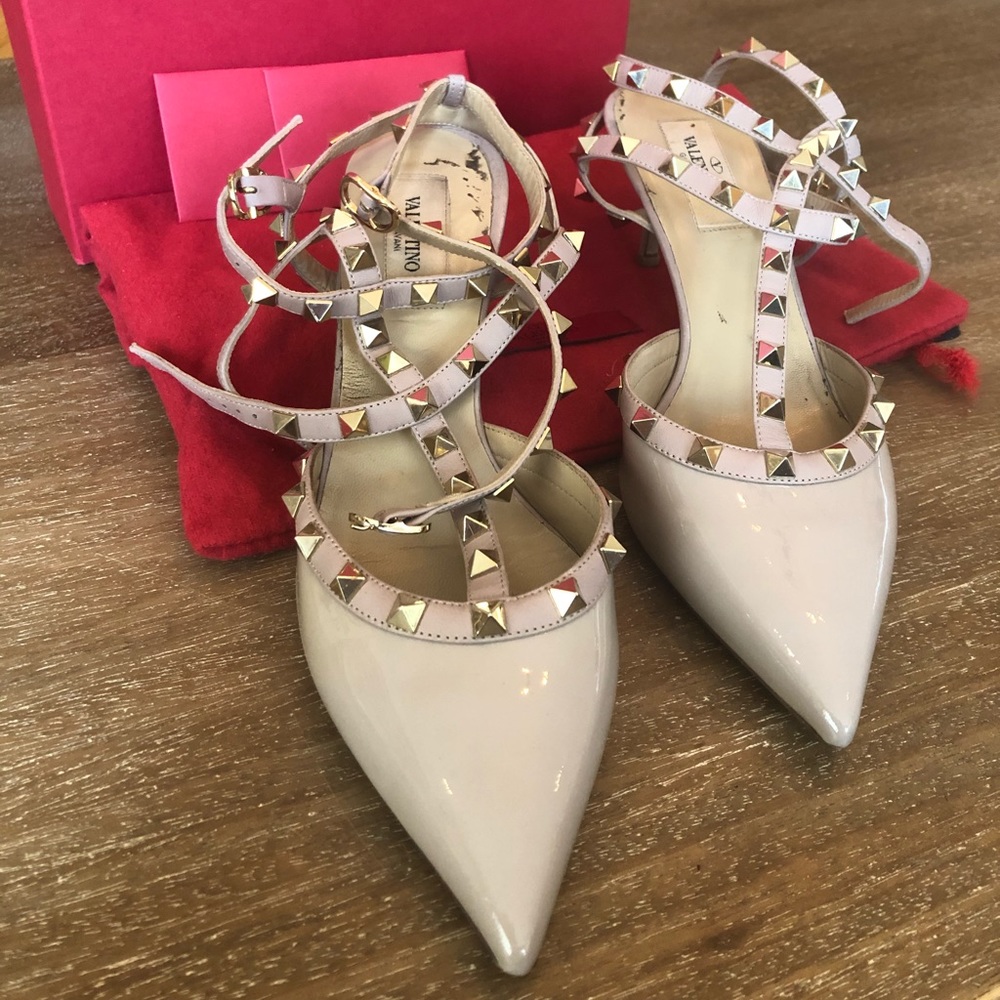 Valentino Rockstud Patent Leather Blush Pumps  39